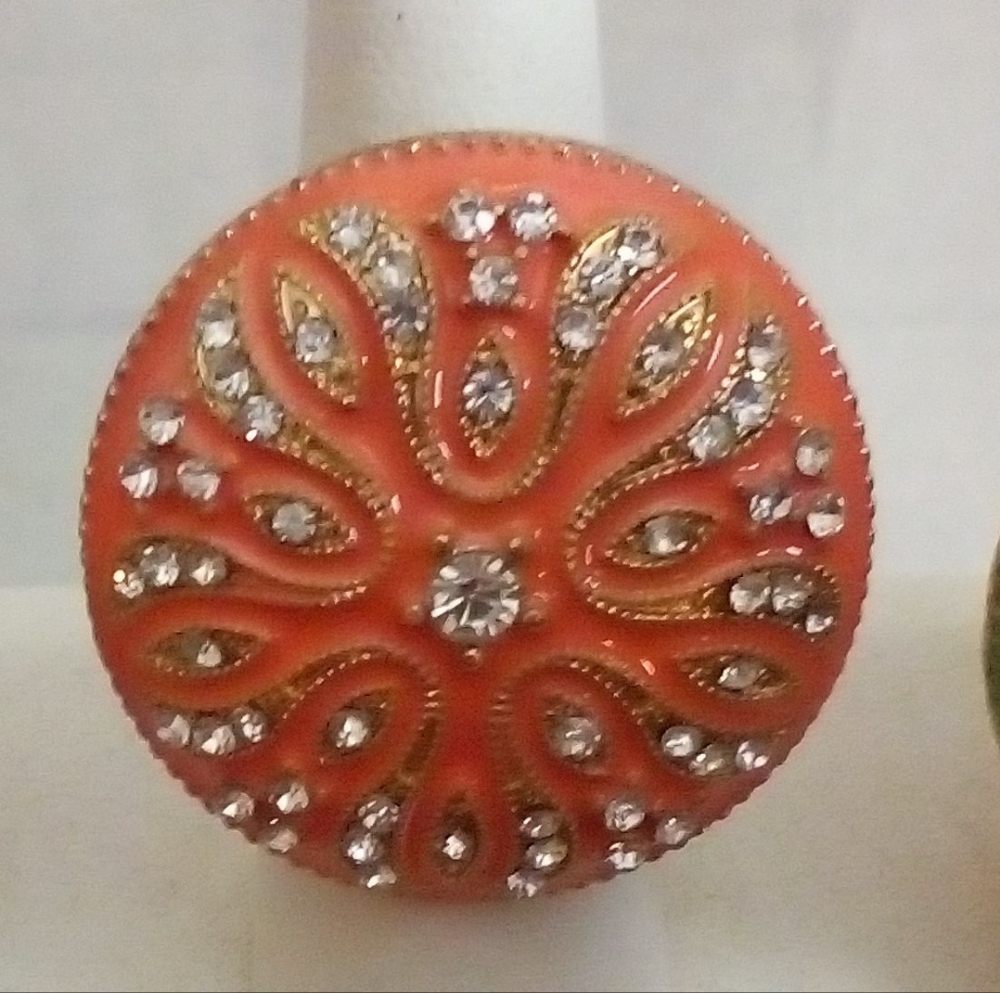 Beautiful round orange stretchy statement ring